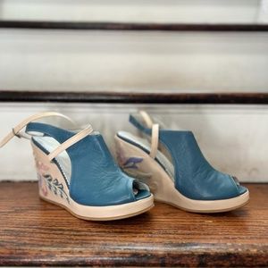 Embroidered Leather wedges with strap